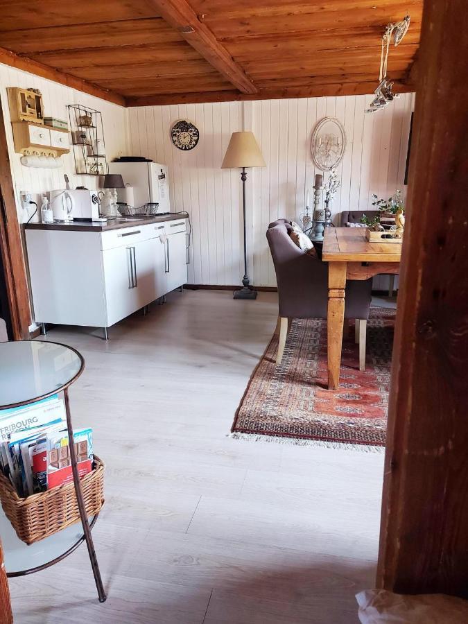 Petite Maison Sur La Colline Du Gibloux: Charming Hillside Retreat with Private Suite and Pool Le Chatelard  Exterior photo